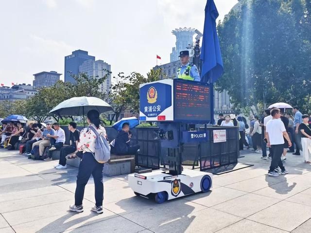 国庆首日外滩累计客流56.3万人次