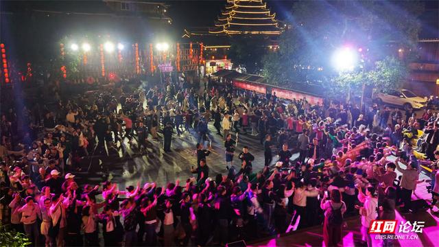 【每日一图@湖南】在通道皇都侗文化村，遇见最炫民族风村庆