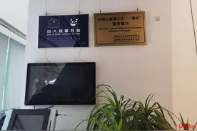 一站式办理多项出入境服务，成都这个“社区小站”已服务3万多名外国人→图片