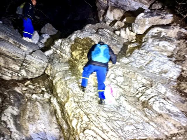 北京一男子爬野山迷路获救，却不理还在找他的蓝天队员！电话不接、微信不回，害队员们苦寻一夜！