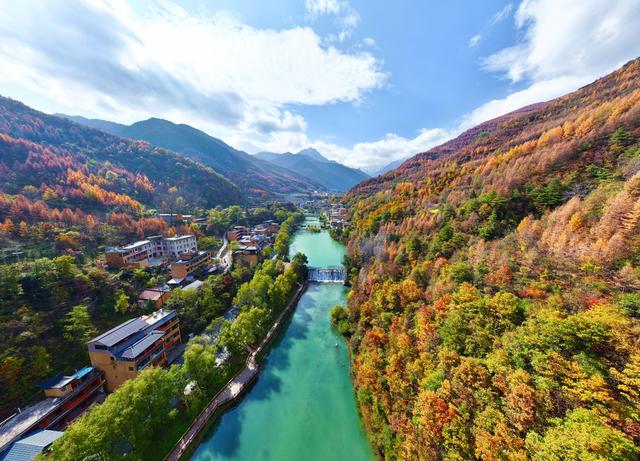 诗意中国｜碧涧流红叶 青林点白云