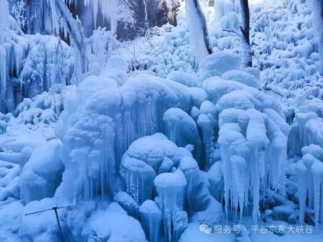 出片率100%！北京震撼冰瀑奇观上线，游客慕“冰”而来