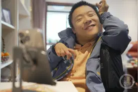 凡人微光2024丨重度脑瘫小伙冀思源：探索用科技改变生活图片