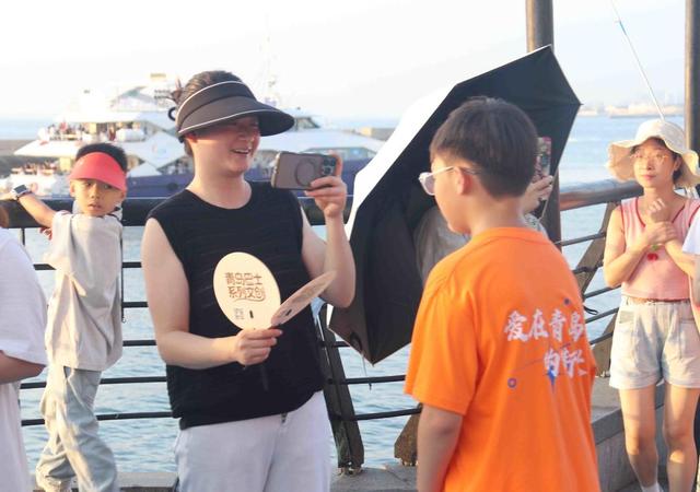 爱在青岛的街头！街头快闪演出送欢乐