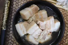 教你炖五花肉的传统做法，调味料仅用盐，不腥不腻，入口即化图片