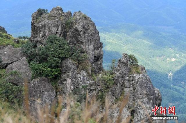 福建龙岩：双髻山别样地质风景吸引游客