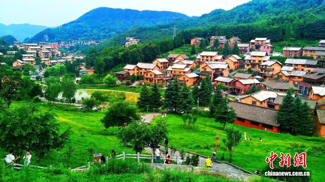 旅居银发族爱上“中国凉都”六盘水