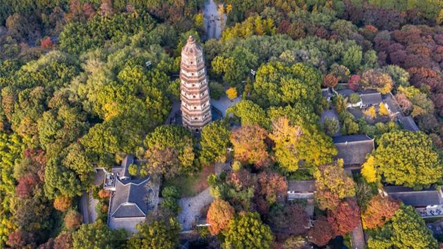 融汇古今连接传统与潮流，在苏州虎丘山体验“千年一瞬”