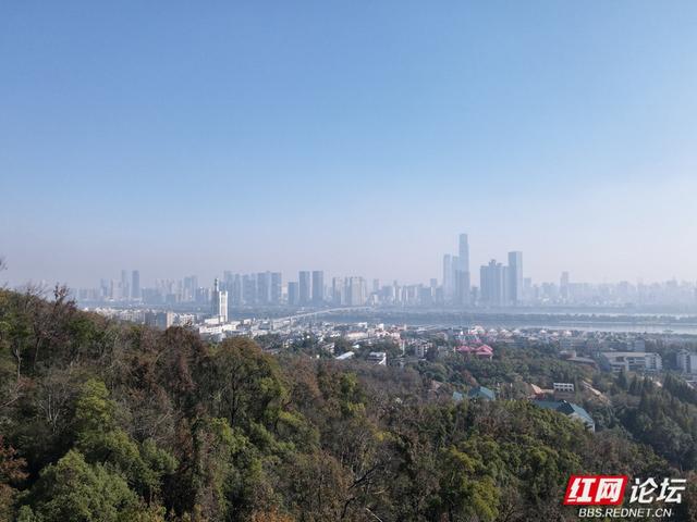 岁暖时刻｜风拂岩壁，也拂过忠魂——赫石坡的 “火”，该照进历史深处