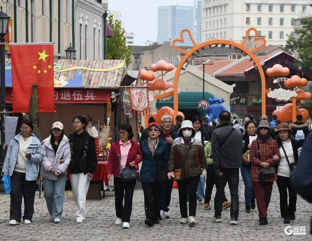 秋意正浓，人气不减！青岛老城区周末焕发别样魅力