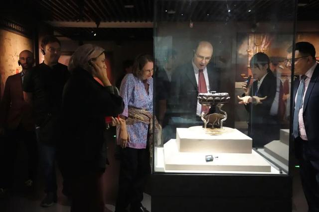 国际青年打卡荆州！《人民日报》点赞这场长江边的文化行