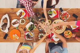 春节聚餐，不用公筷到底有多可怕？小心这几种病菌缠上身！图片