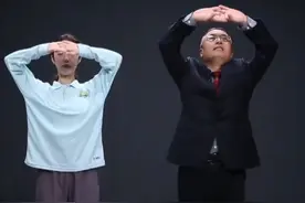 千万别再用这个姿势刷手机了！快来掌握刷手机的正确知识图片