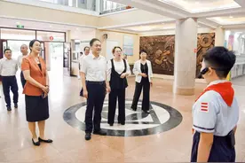 【要闻】蒋冰走访慰问教职员工图片