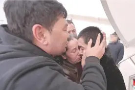 40名中国籍偷渡人员从泰国遣返图片