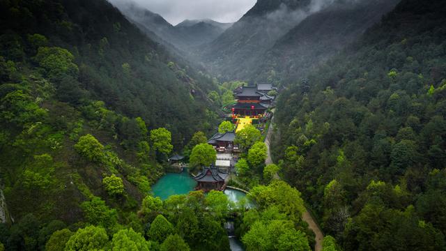潮声丨诗和远方遇上黄芪乌鸡汤，一场说走就走的“新中式旅程”