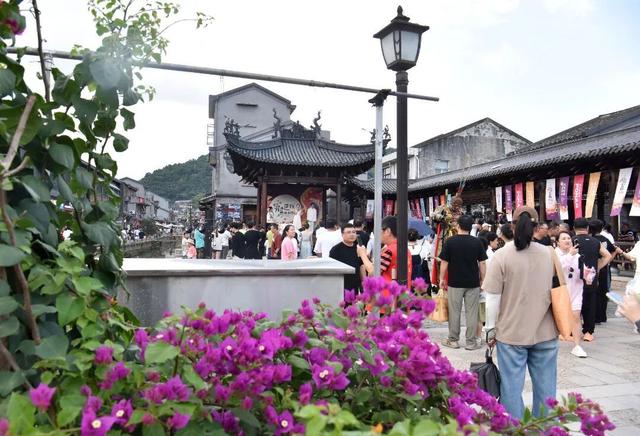 老街为啥频频吸引客流 看5.5万人次背后的“坡南答案”
