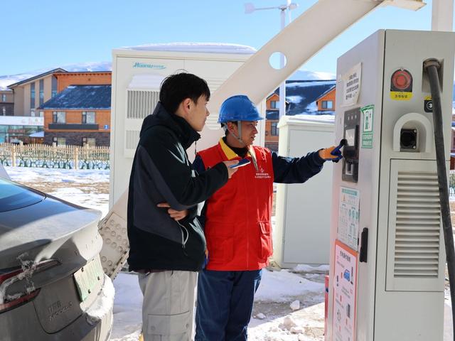 全域感知引客来　新疆赛里木湖冬季旅游热度攀升