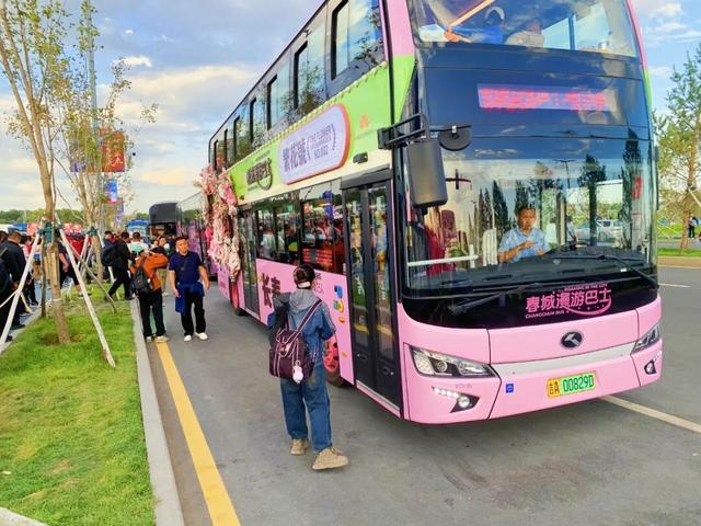 登车！搭乘「春城漫游巴士」，让航空展之旅从路上就开始精彩！
