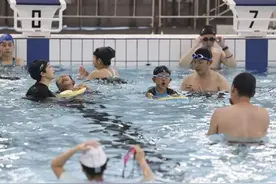 上海一泳池惊现大便，工作人员捞出粪便后竟……网友炸了图片