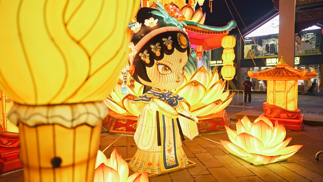 熙南里灯组已上线！马！住！了！