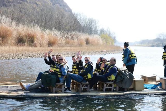 当“古典音符”遇见“丹霞仙境”：德国汉诺威交响乐团今日打卡龙虎山！