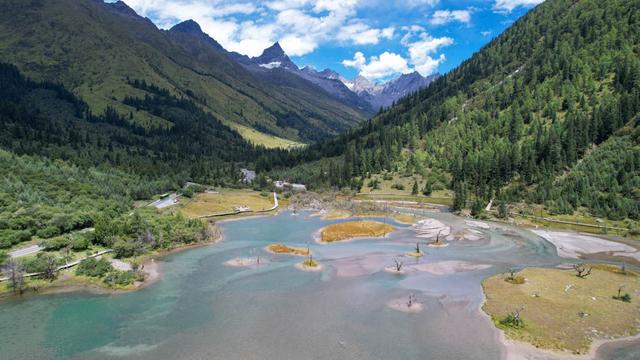 四姑娘山秋景如画
