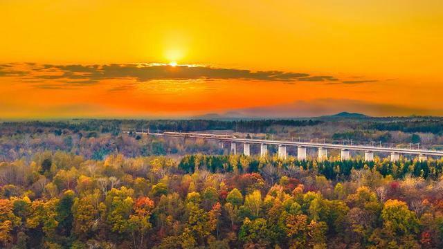 沈白高铁解锁吉林：秋之彩色吉林 层林尽染之美