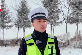 黑龙江黑河：逊克县降雪 多部门扫雪除冰保畅通