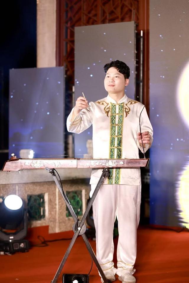 碧潭赏月，诗意观演！中秋夜武汉东湖听涛共赴“超月想象”