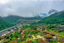 荔波瑶池小七孔民宿入选“多彩山居·醉美心宿”贵州十佳民宿名单图片