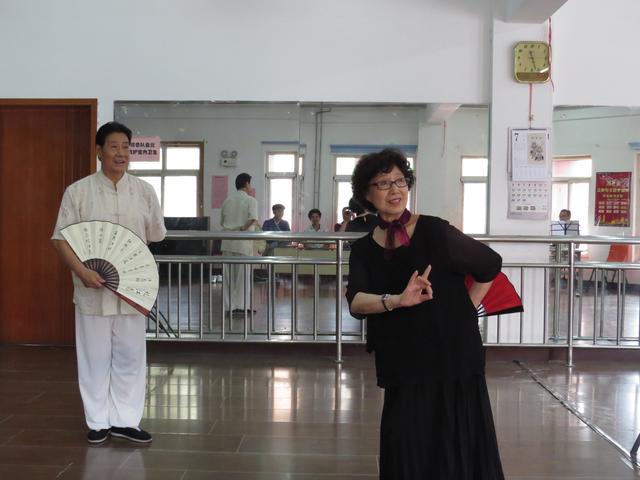 媒体：中年人在《戏台》中寻找自己