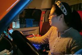 货车女司机的飞驰人生！以车为家两年跑近16万公里，月入过万成“女单王”图片
