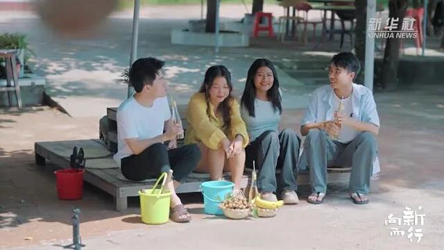 新华社携手董宇辉，走进广西的蔚蓝海岸……