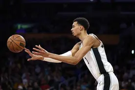 文班亚马创纪录  成NBA历史最年轻“5×5”先生图片