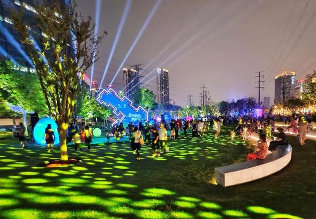 光影节人气旺！快到普陀分会场海纳公园来打卡！