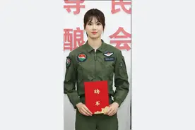 准“00后”全国人大代表徐枫灿，是陆军首批自主培养的女飞行员之一，入列就飞直-20图片