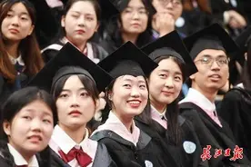 我国研究生毕业人数首次超过100万人图片