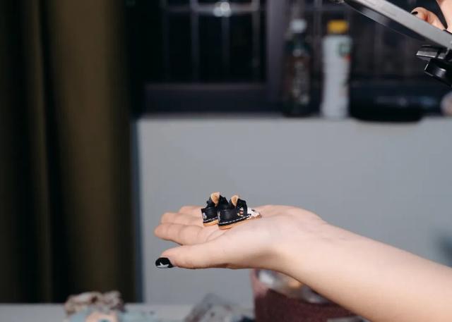 她每天走几万步，在拉布布衣橱里搞钱