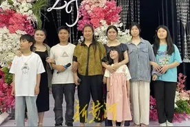 “棉花糖爸爸”寻女19年终团圆：带着棉花糖接女儿回家，拍下人生第一张全家福图片