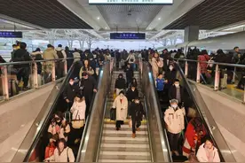 铁路上海站今迎返程客流最高峰，预计到达旅客83.7万人次！抵达后，如何快速换乘公共交通→图片
