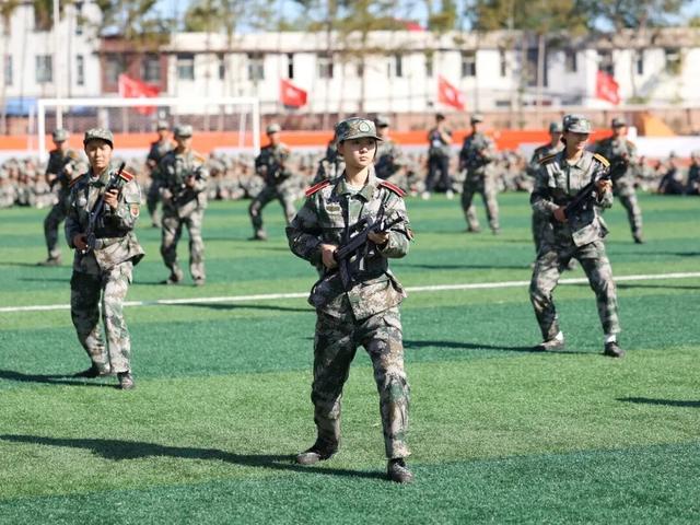吉林省多所高校新生军训结束