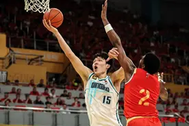 19岁山东球员杨瀚森冲击NBA选秀！身高2.18米，司职中锋图片