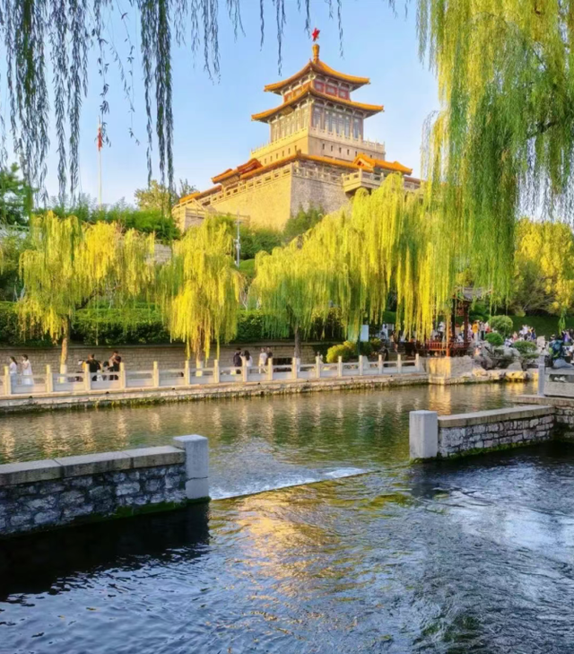 再走一遍老舍的济南