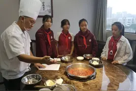 巴南区百节小学：“火锅娃”六一体验“非遗”文化图片