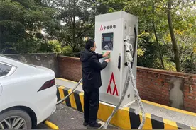 重庆涪陵铁塔推广新能源汽车充电业务 助力低碳环保出行图片