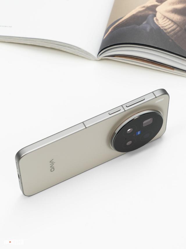 vivo X300 Pro图赏：外观审美在线，影像依旧霸道