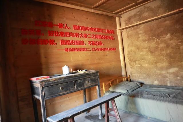 甘孜金马草原：红军锅铭刻八十九载团结志，胡杨林守望两万里路长征心