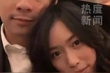 霍震霆宣布36岁儿子霍启仁已结婚，欢迎泰国儿媳，回应催生话题图片