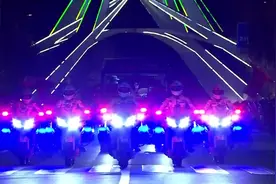 出征！神十九航天员乘车前往发射场图片